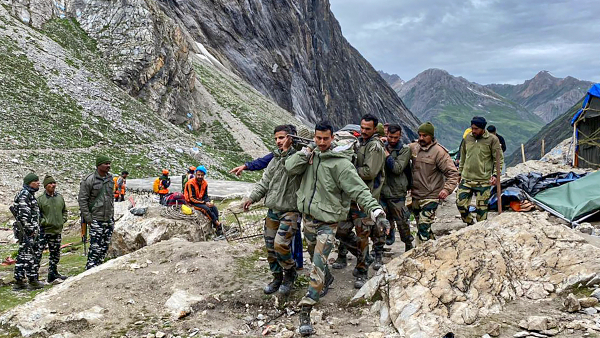 সাময়িকভাবে বন্ধ অমরনাথ যাত্রা 