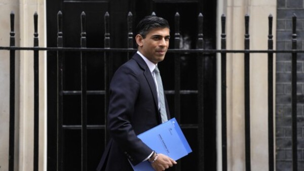 শেষ মুহূর্তে ছিটলে যান ঋষি সুনক শেষ মুহূর্তে ছিটলে যান ঋষি সুনক