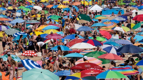 দহনে পুড়ছে ইউরোপ