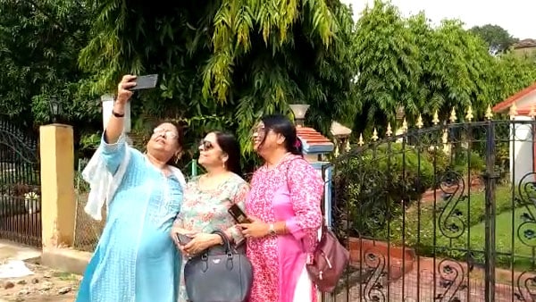 ভিড় বাড়ছে পর্যটকদের ভিড় বাড়ছে পর্যটকদের