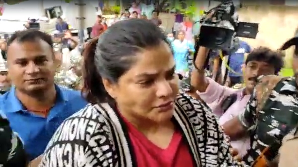খতিয়ে দেখা হচ্ছে সিসিিটভি খতিয়ে দেখা হচ্ছে সিসিিটভি