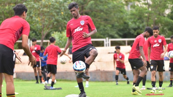 চার তরুণ ফুটবলারের সই বেঙ্গালুরু এফসি'তে: