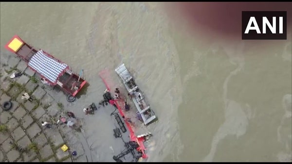 বাসে যাত্রী ছিলেন কমপক্ষে ৫৫ জন বাসে যাত্রী ছিলেন কমপক্ষে ৫৫ জন
