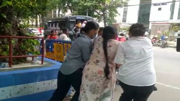 অবস্থানে অনড় ছিলেন টেট-উত্তীর্ণরা