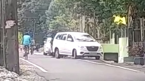 পরেশ অধিকারীর বাড়িতে ইডি হানা পরেশ অধিকারীর বাড়িতে ইডি হানা