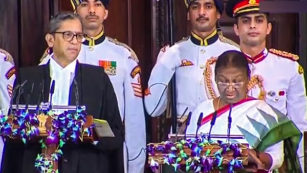 শপথ নিলেন দ্রৌপদী মুর্মু