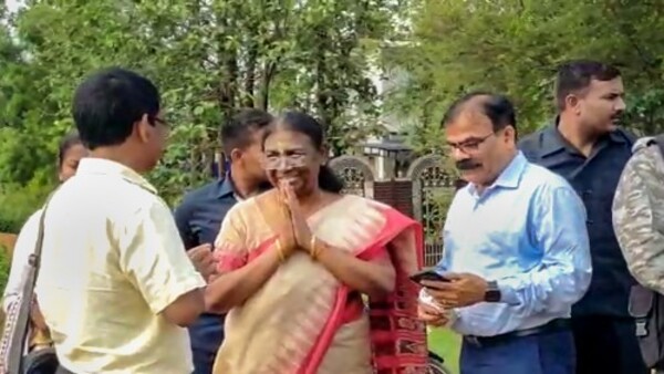 হঠাৎই অবস্থান পরিবর্তন হঠাৎই অবস্থান পরিবর্তন