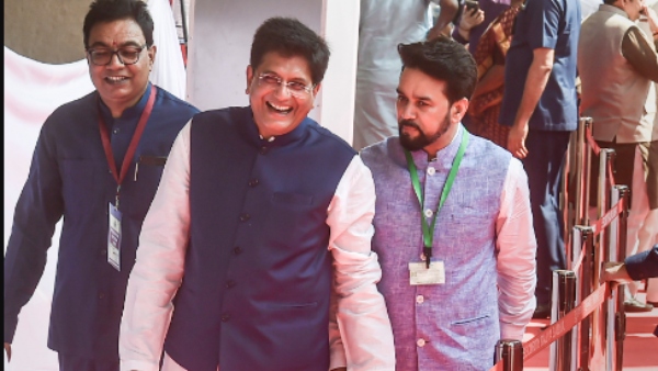 দলত্যাগ বিরোধী আইন প্রযোজ্য নয় 