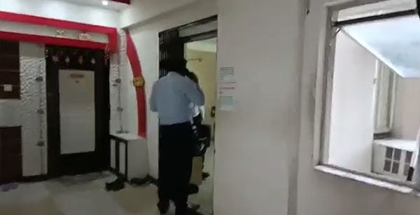 পার্থ ঘনিষ্ঠ অর্পিতার আরও একটি ফ্ল্যাটের হদিশ! পার্থ ঘনিষ্ঠ অর্পিতার আরও একটি ফ্ল্যাটের হদিশ!