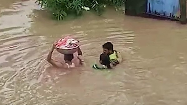 বুক জলে একরত্তি! বুক জলে একরত্তি!