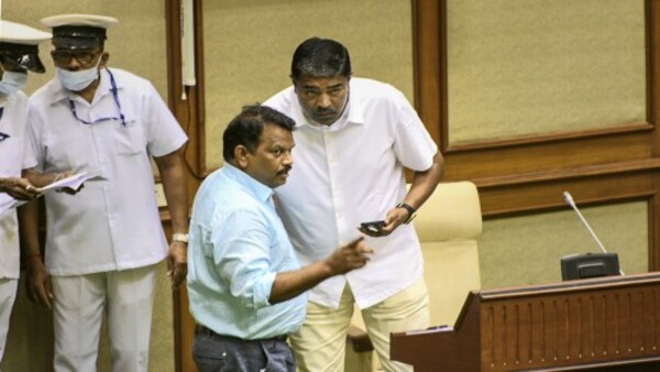 নজর রাখছে কংগ্রেস নজর রাখছে কংগ্রেস