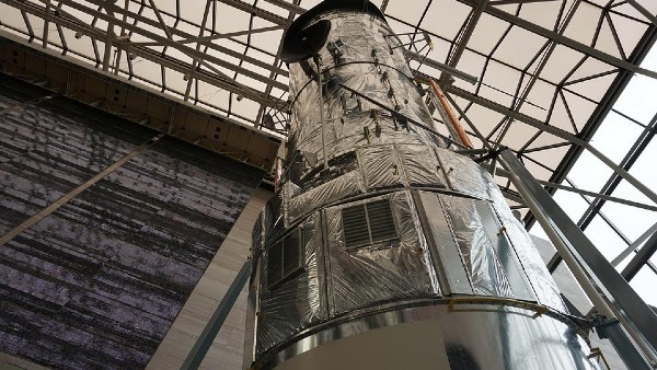 ছবিটিতে অত্যন্ত ক্ষীণ কিছু দেখা যাচ্ছে। সেগুলি কী? 