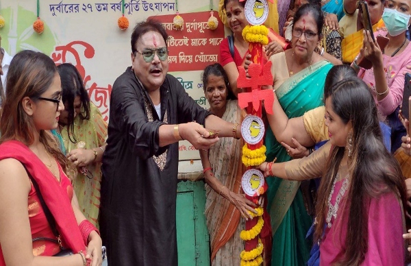 তাক লাগিয়ে দেওয়ার মতো পুজো করবে সোনাগাছি, খুঁটি পুজো করে বললেন মদন মিত্র তাক লাগিয়ে দেওয়ার মতো পুজো করবে সোনাগাছি, খুঁটি পুজো করে বললেন মদন মিত্র