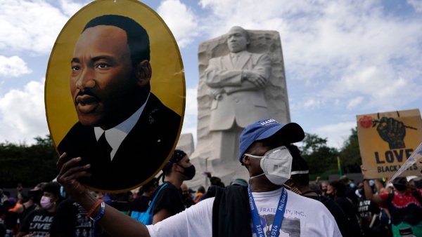 মার্টিন লুথার কিং জুনিয়র (আমেরিকা) মার্টিন লুথার কিং জুনিয়র (আমেরিকা)