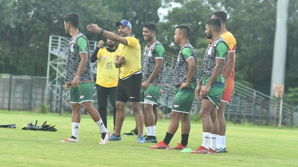 ২০২২-২৩ মরসুমের জন্য অনুশীলন শুরু করে দিল মহমেডান, প্রথম দিনই ধরা পড়ল চেনা ছবি ২০২২-২৩ মরসুমের জন্য অনুশীলন শুরু করে দিল মহমেডান, প্রথম দিনই ধরা পড়ল চেনা ছবি