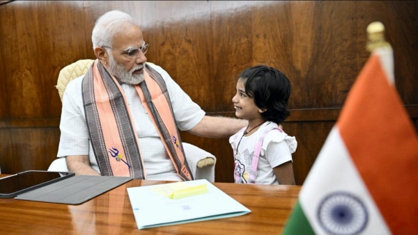 প্রধানমন্ত্রীকে কী বললেন ছোট্ট শিশুটি 
