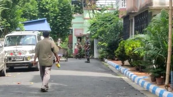 পিংলায় আয়কর হানা