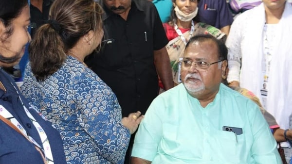 শিক্ষা দফতরে বেআইনি নিয়োগের ঘুঘুর বাসা পার্থর ইন্ধনে! শিক্ষা দফতরে বেআইনি নিয়োগের ঘুঘুর বাসা পার্থর ইন্ধনে!