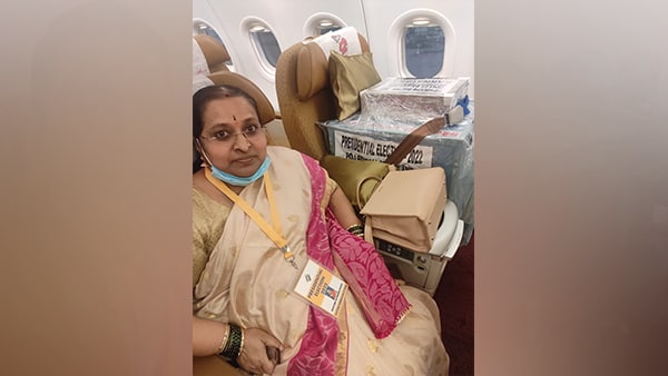 কিন্তু কেন এই ব্যালট বাক্সগুলো আলাদা এয়ার টিকিটে নিয়ে যাওয়া হচ্ছে?