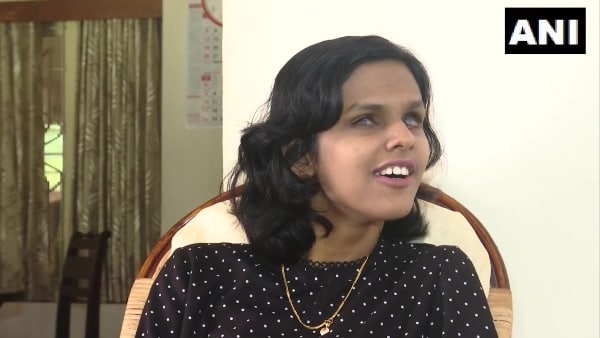 বাবা-মা'কে কৃতিত্ব বাবা-মা'কে কৃতিত্ব