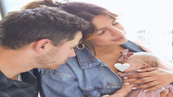 প্রিয়াঙ্কা চোপড়া ও নিক জোনাসের মেয়ের ছবি প্রথম ভাইরাল হওয়া প্রিয়াঙ্কা চোপড়া ও নিক জোনাসের মেয়ের ছবি প্রথম ভাইরাল হওয়া