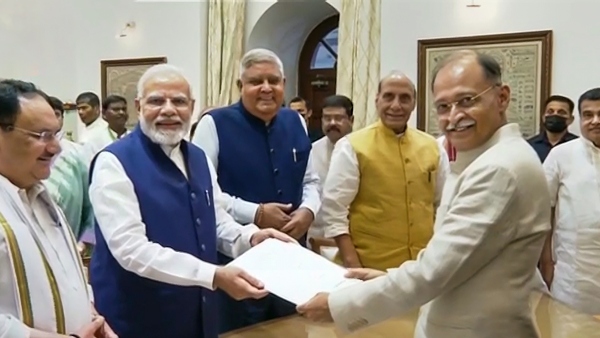 রবিবার রাজ্যপালের পদে ইস্তফা ধনখড়ের রবিবার রাজ্যপালের পদে ইস্তফা ধনখড়ের