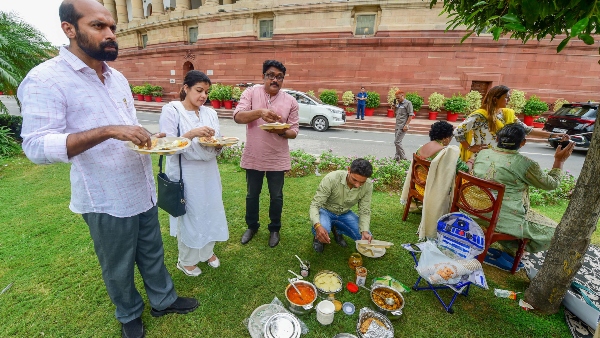 খাবারের তালিকায় কী ছিল ? 