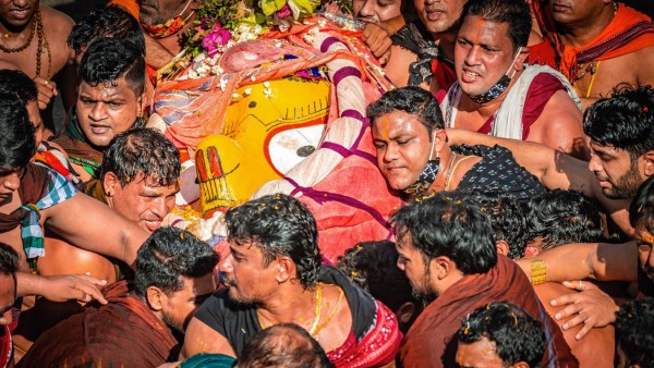 কাঠের তৈরি রথ কাঠের তৈরি রথ