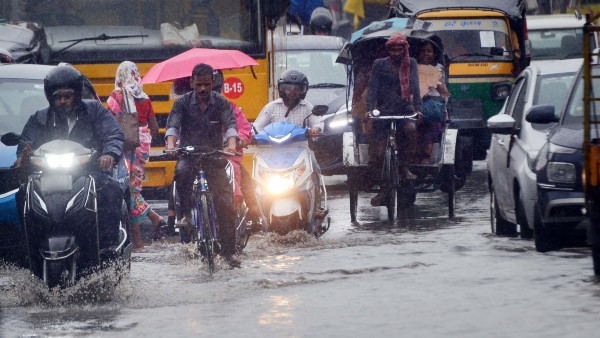 লাল সতর্কতা জারি লাল সতর্কতা জারি
