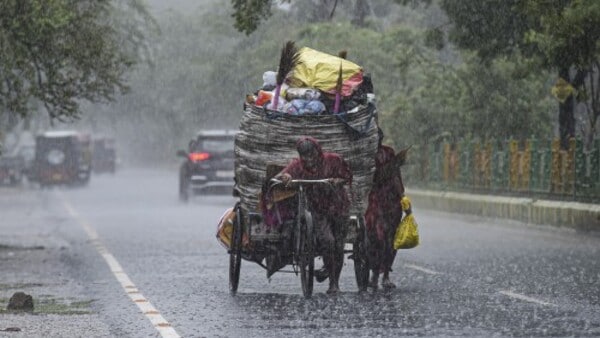 সাগরে গভীর নিম্নচাপের বৃষ্টি শুরু, দোসর ঝড়