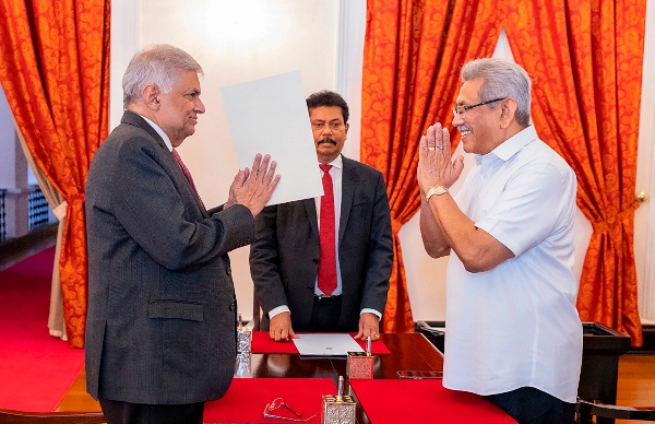 শ্রীলঙ্কা থেকে পাত্তারি গুটিয়েছেন গোটাবায়া, ভারপ্রাপ্ত রাষ্ট্রপতি হলেন রনিল বিক্রমাসিংহে শ্রীলঙ্কা থেকে পাত্তারি গুটিয়েছেন গোটাবায়া, ভারপ্রাপ্ত রাষ্ট্রপতি হলেন রনিল বিক্রমাসিংহে