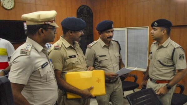 নয়ডায় রায়পুরের পুলিশ