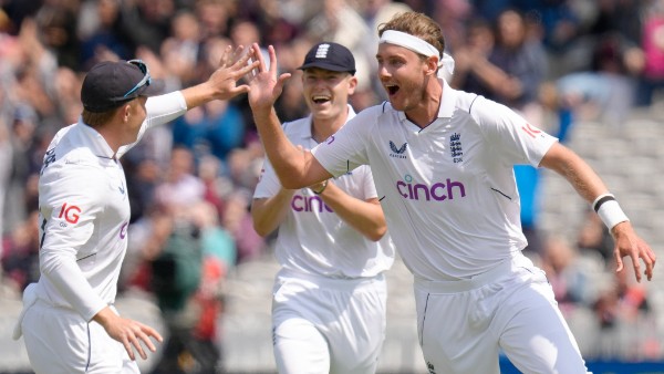 যুবরাজের ছয় ছক্কার পরে বুমরাহ নিলেন ওভারে ৩৫, ফের লজ্জার রেকর্ড স্টুয়ার্ট ব্রডের যুবরাজের ছয় ছক্কার পরে বুমরাহ নিলেন ওভারে ৩৫, ফের লজ্জার রেকর্ড স্টুয়ার্ট ব্রডের