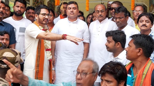 মগের বোতল থেকে ভাইপোর টাকা মগের বোতল থেকে ভাইপোর টাকা