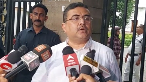 পার্থকে ঝেড়ে ফেলার চেষ্টা