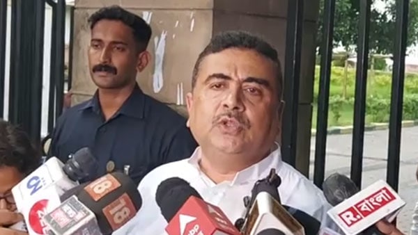 অর্পিতাকে চেনেন মমতা