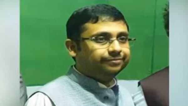 বিনয় মিশ্রের নামে হুলিয়া বিনয় মিশ্রের নামে হুলিয়া