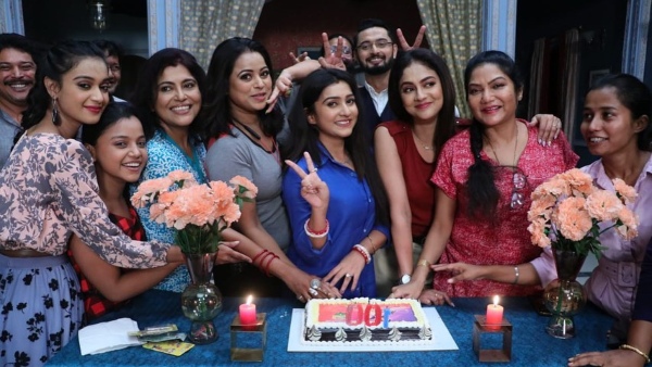 একশো পর্ব পেরোল ‘টুম্পা অটোওয়ালি’,খুশিতে সেলিব্রেট করলেন কলাকুশলীরা একশো পর্ব পেরোল ‘টুম্পা অটোওয়ালি’,খুশিতে সেলিব্রেট করলেন কলাকুশলীরা