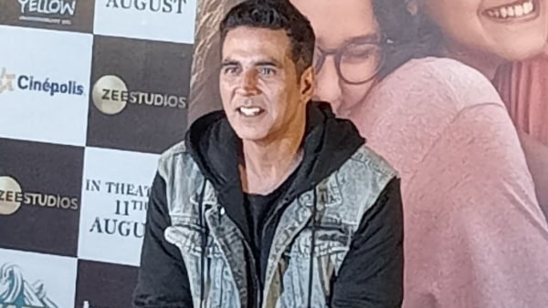 অক্ষয় কুমারকে রাজি করানোর চেষ্টা