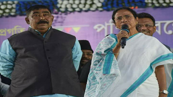 চোর-ডাকাতদের সঙ্গে দেখা করছেন দিদি