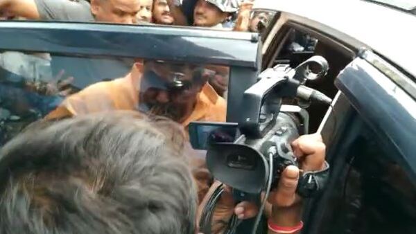 নকুলদানা বিলি নকুলদানা বিলি