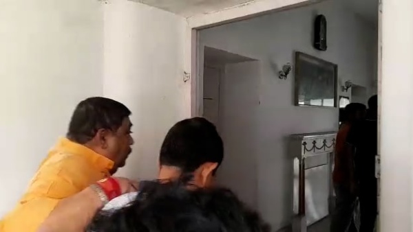 জুতো দেখানো হয় বলেও অভিযোগ