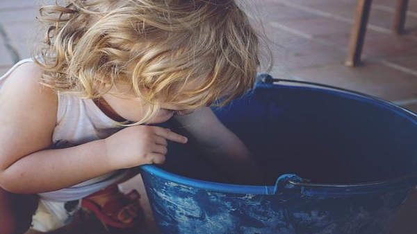 খালি বালতি দরিদ্রতা ডেকে আনে খালি বালতি দরিদ্রতা ডেকে আনে