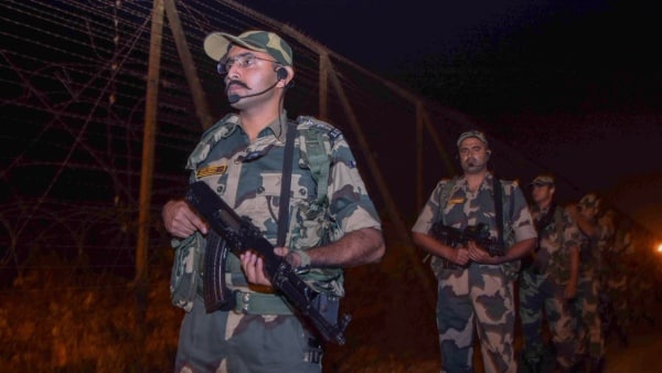 স্বরাষ্ট্রমন্ত্রকের কাছে ক্ষমা চাওয়ার দাবি