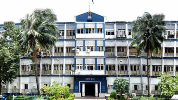 ঘটনাস্থলে সিআইডির আধিকারিকরা 