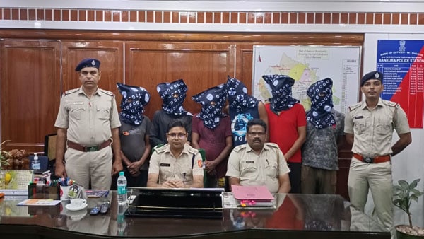 পাচার রুখতে স্পেশাল এই টিম কাজে নেমে পড়ে। পাচার রুখতে স্পেশাল এই টিম কাজে নেমে পড়ে।