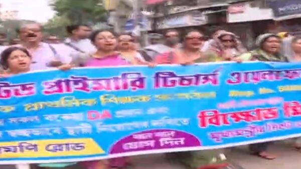 যৌথ কর্মসূচিতে রাস্তায় যৌথ কর্মসূচিতে রাস্তায়