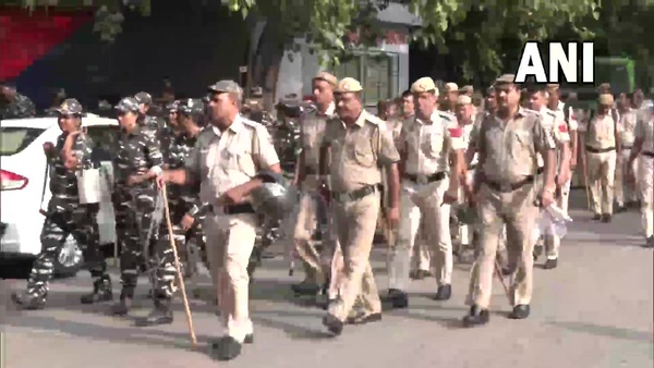  নিরাপত্তা ব্যবস্থা 