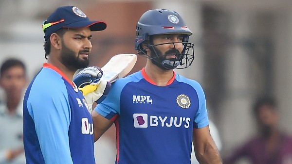 আইপিএল থেকে ভাল করছেন দীনেশ কার্তিক: