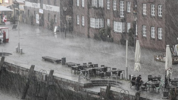 কৃত্রিম উপায়ে বৃষ্টিপাত ঘটিয়ে সঙ্কটের মোকাবিলা 